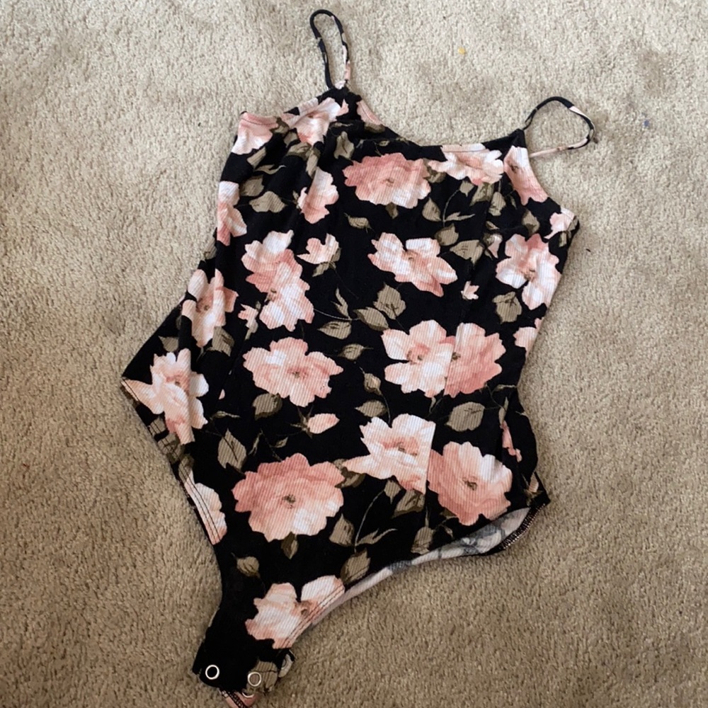 Floral body suit from American Eagle sized M